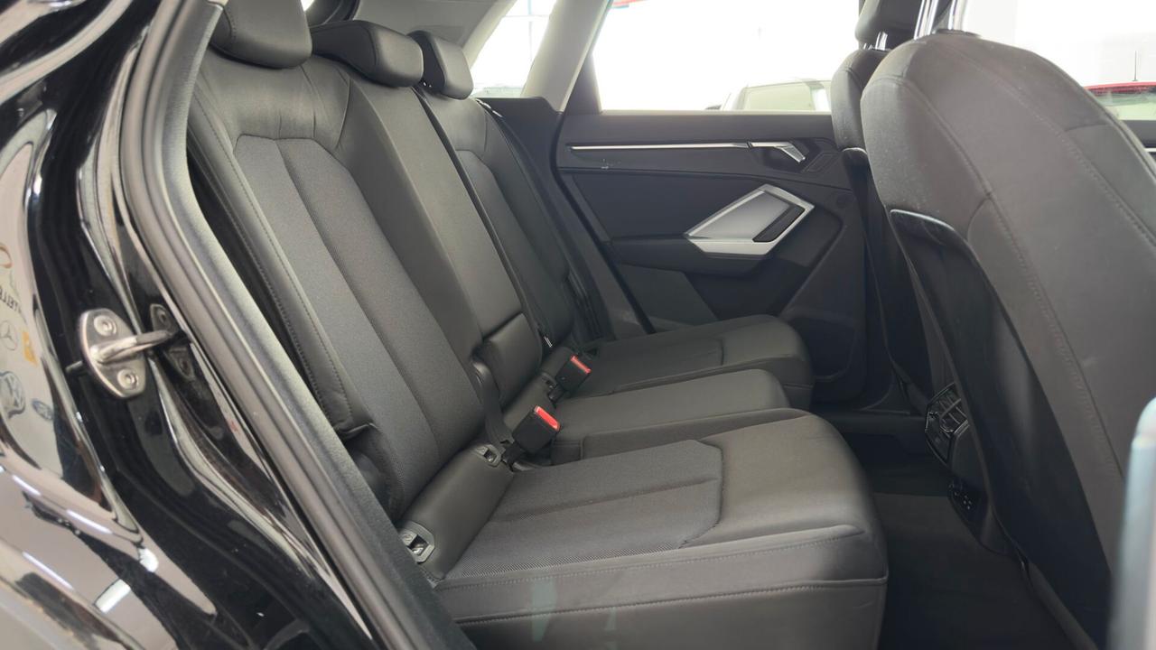 Audi Q3 35 TDI S tronic Business