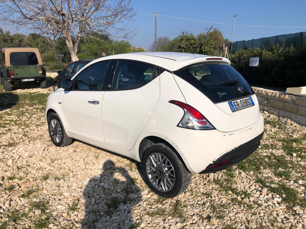 Lancia Ypsilon 0.9 TwinAir 85 CV 5 porte Metano Ecochic Gold