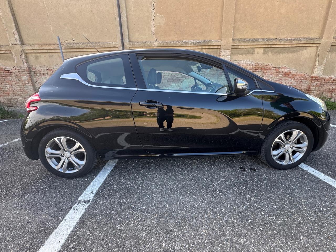 Peugeot 208 1.2 VTi 82 CV Splendide Condizioni