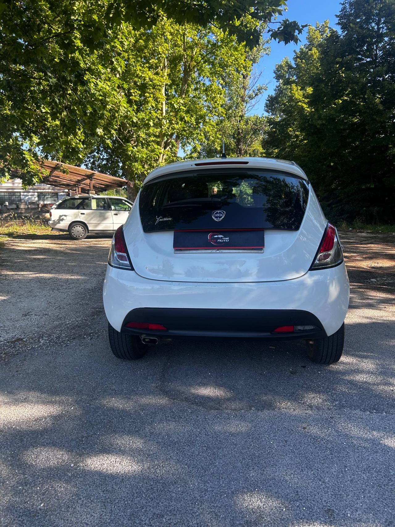 Lancia Ypsilon 1.2 69 CV 5 porte S&S Silver