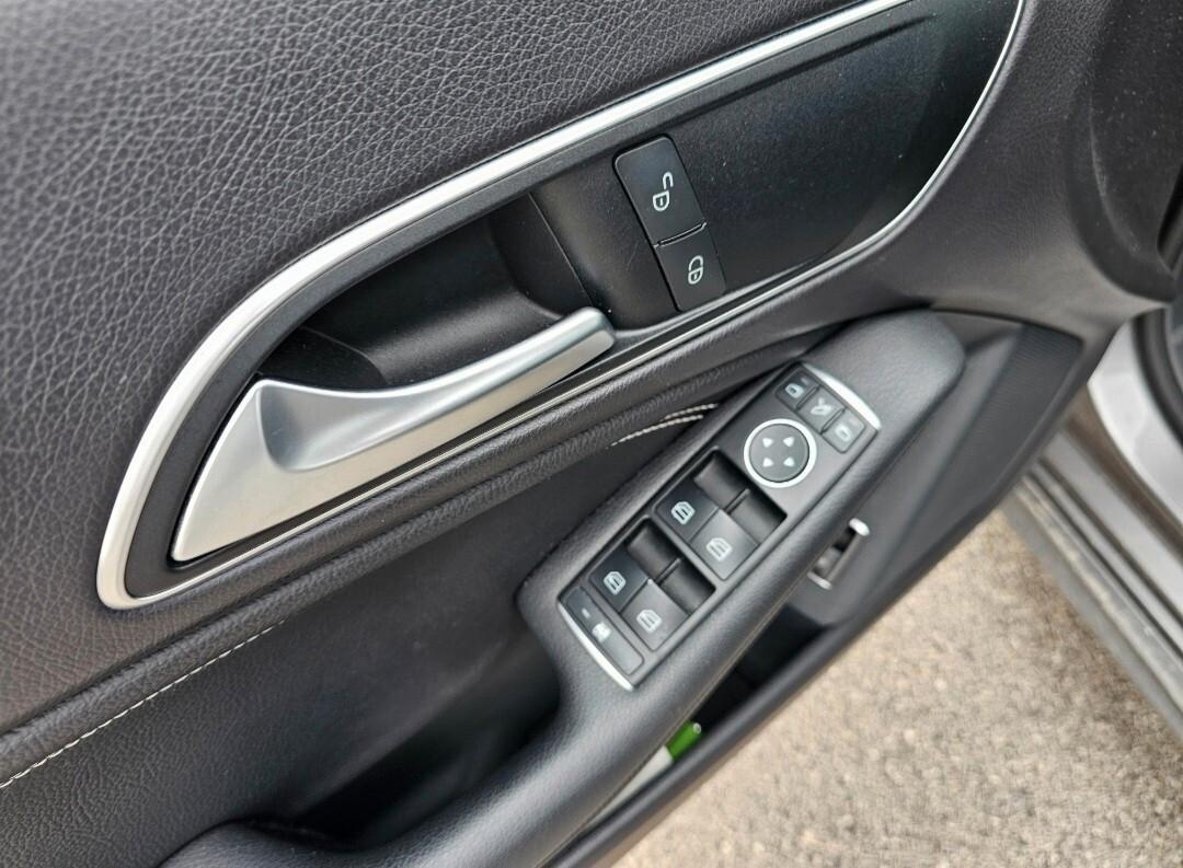 Mercedes-benz CLA 180cdi NAVI/XENO LED/MANUALE