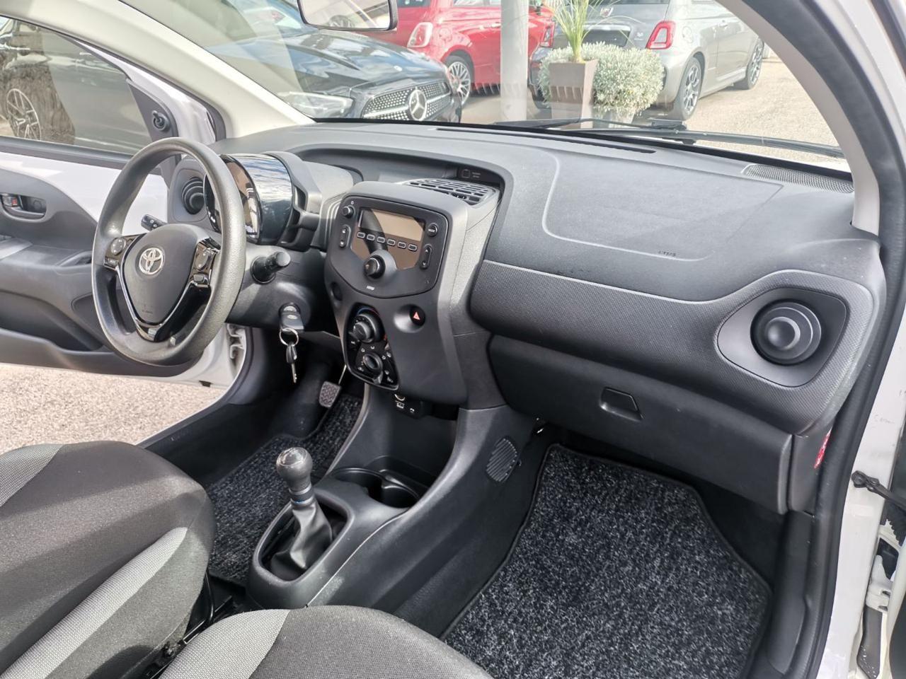 Toyota Aygo Connect 1.0 VVT-i 72CV 5 porte x-business