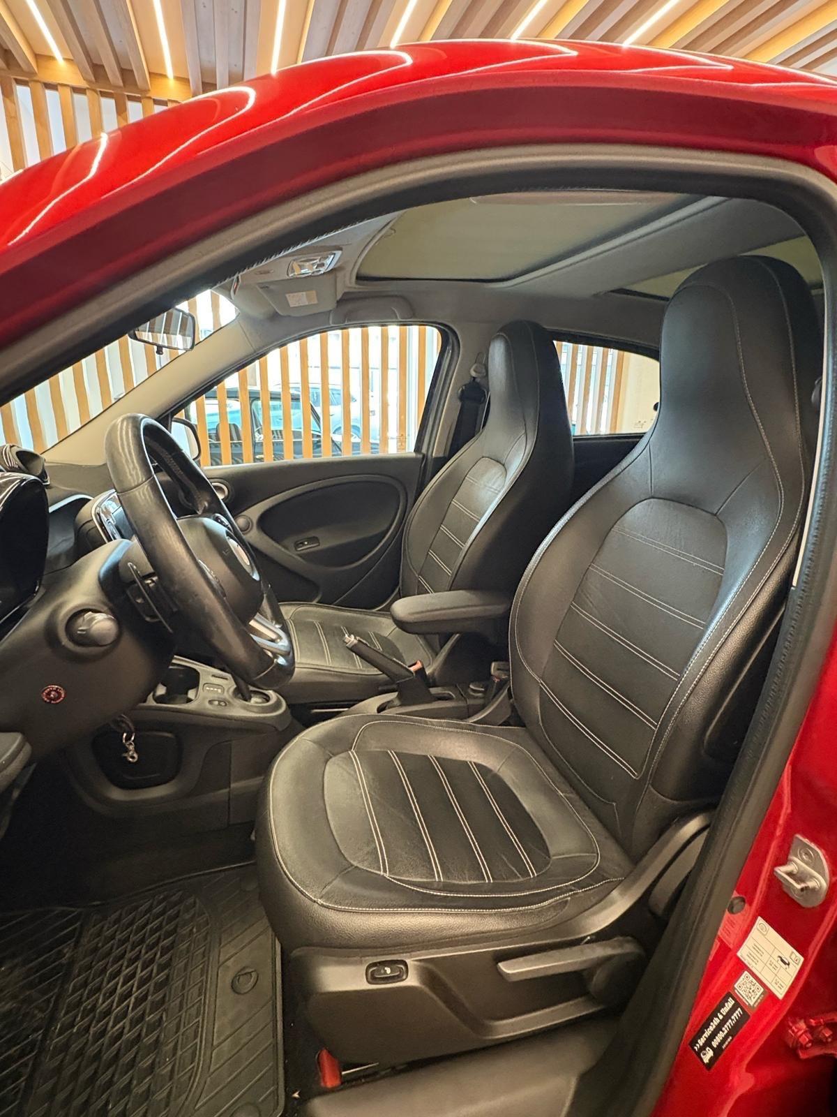 SMART FORFOUR 1.0 ALLESTIM BRABUS PELLE FULL UNICO PROPRIETARIO