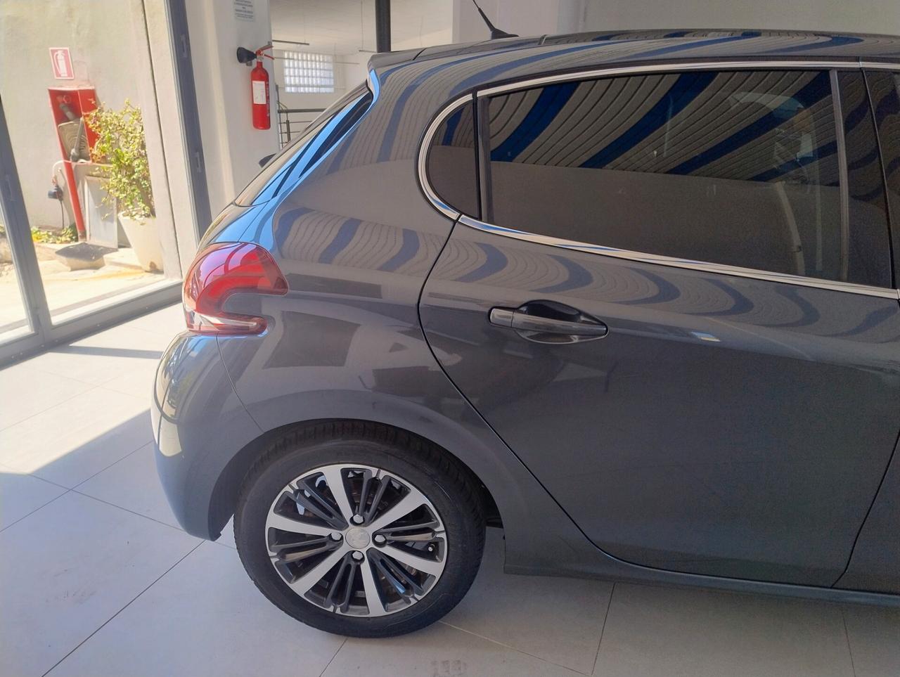 Peugeot 208 BlueHDi 100 S&S 5 porte Allure
