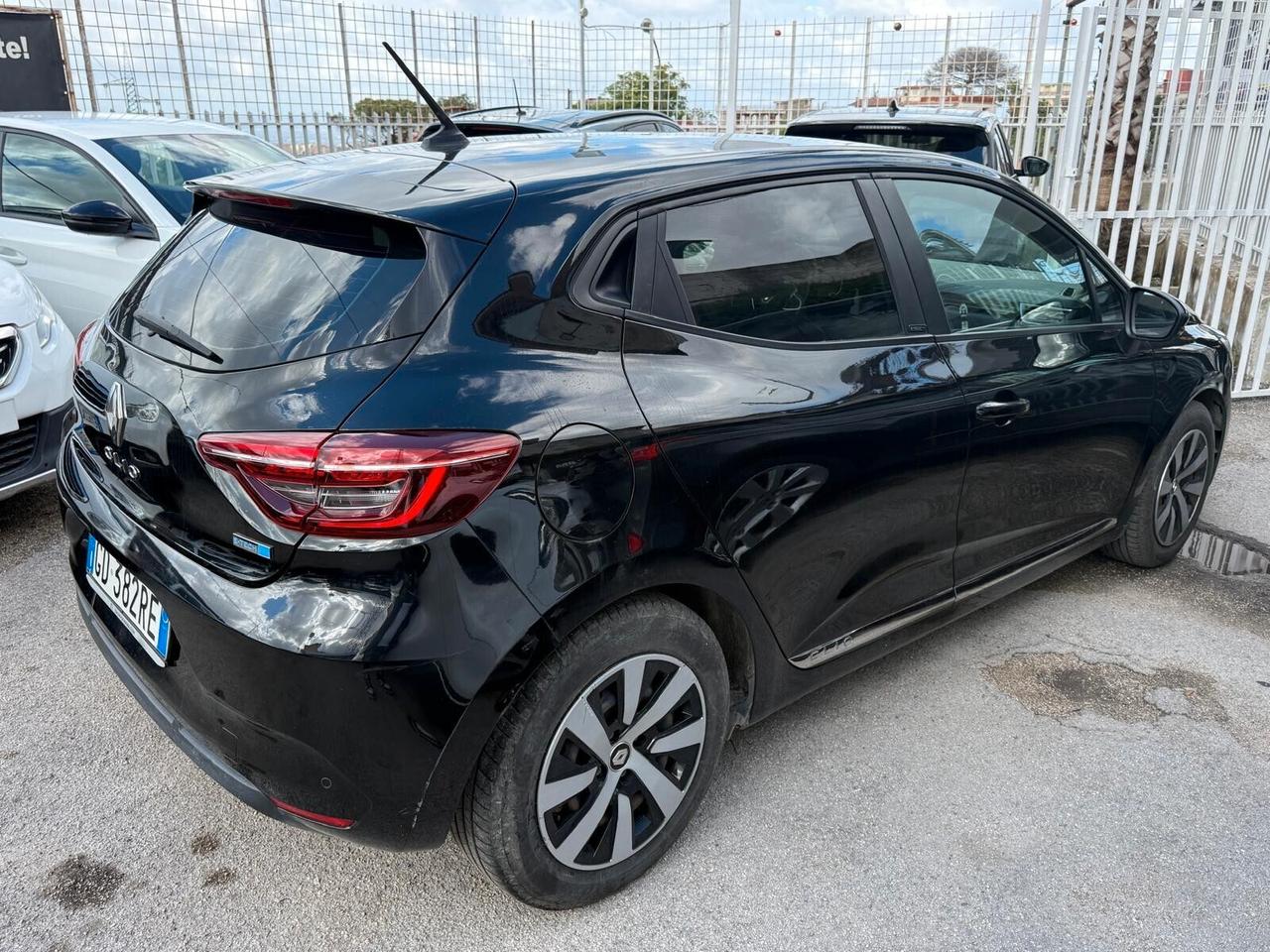 CLIO HYBRID 2021 1.6 AUTOMATICA E-TECH 75000KM INITIALE PARIS