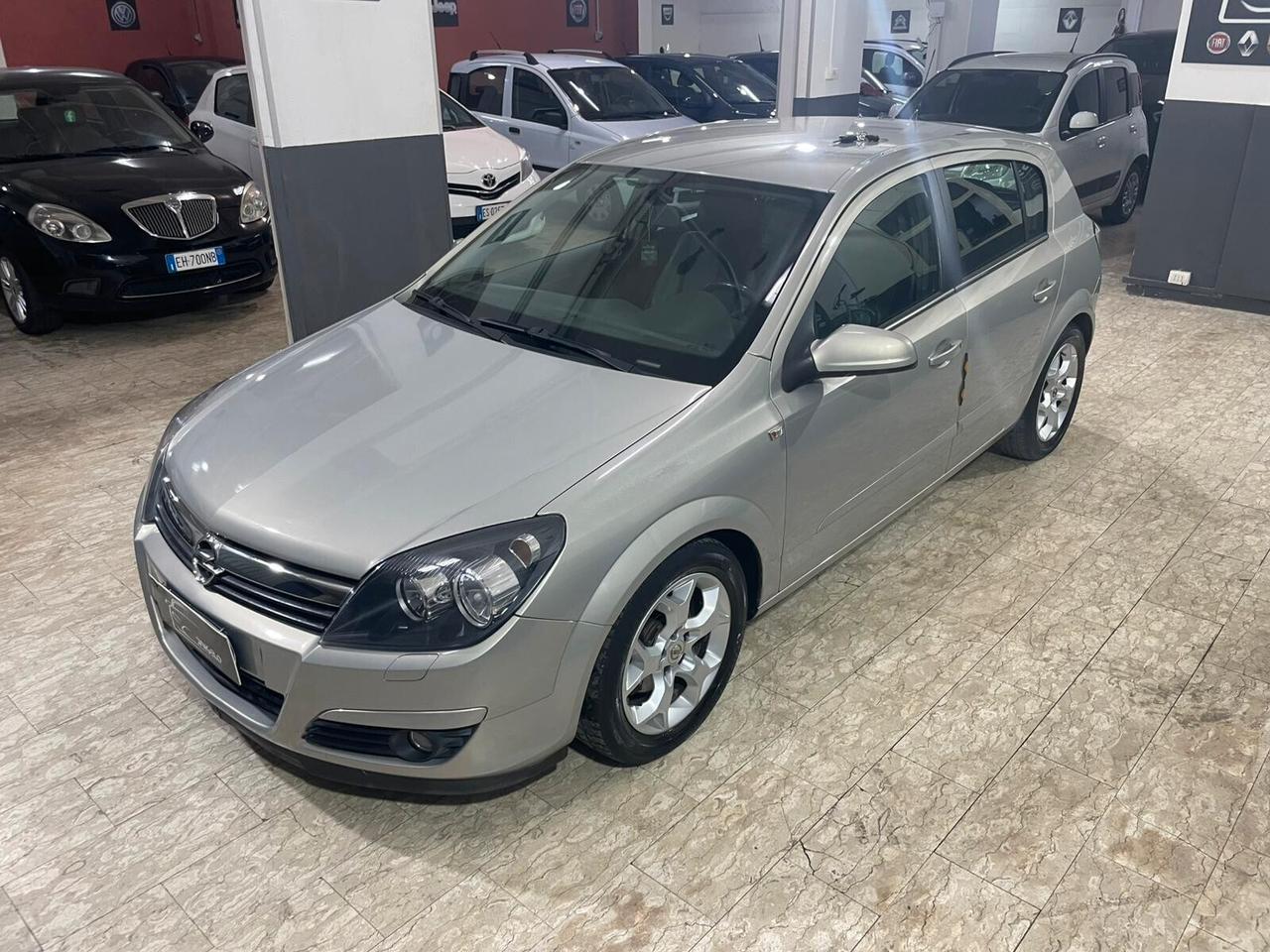Opel Astra 1.4 16V Twinport 5 porte Enjoy