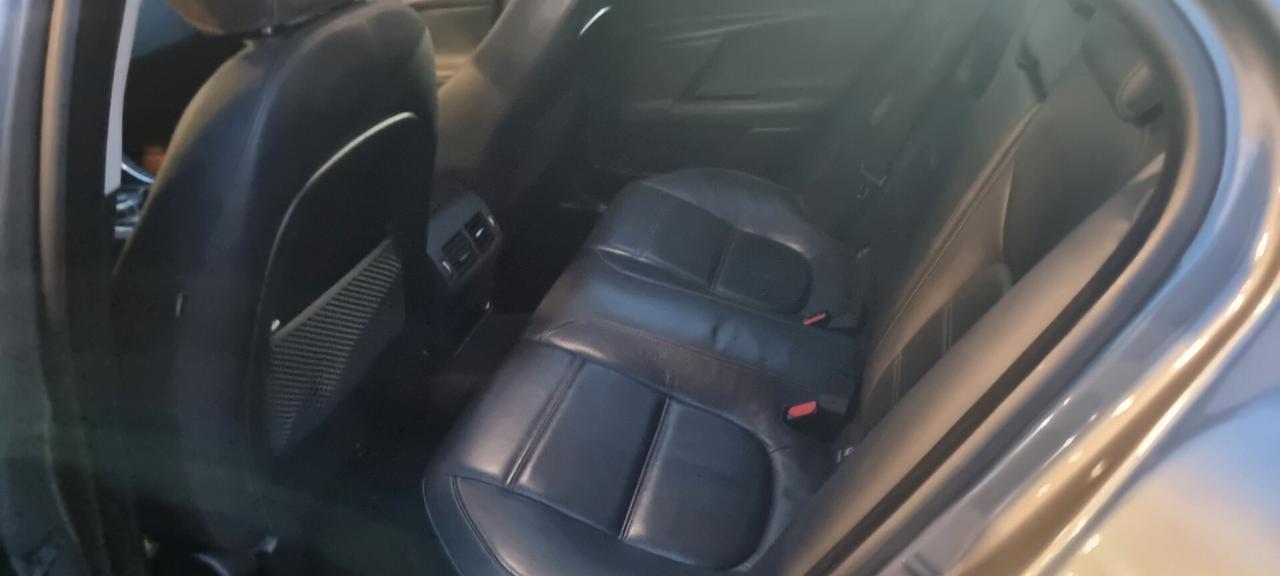 Jaguar XE 2.0 D Turbo aut. Pure PELLE NAVI
