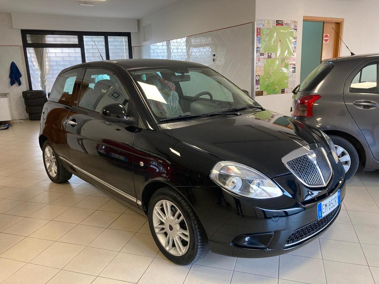 Lancia Ypsilon 1.2 69 CV Unyca