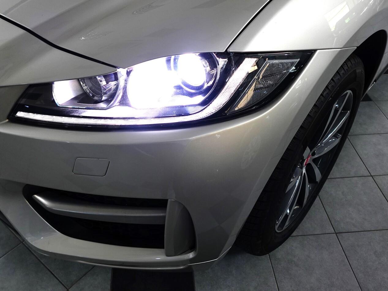 Jaguar F-Pace 2.0d 180 CV AWD R-SPORT