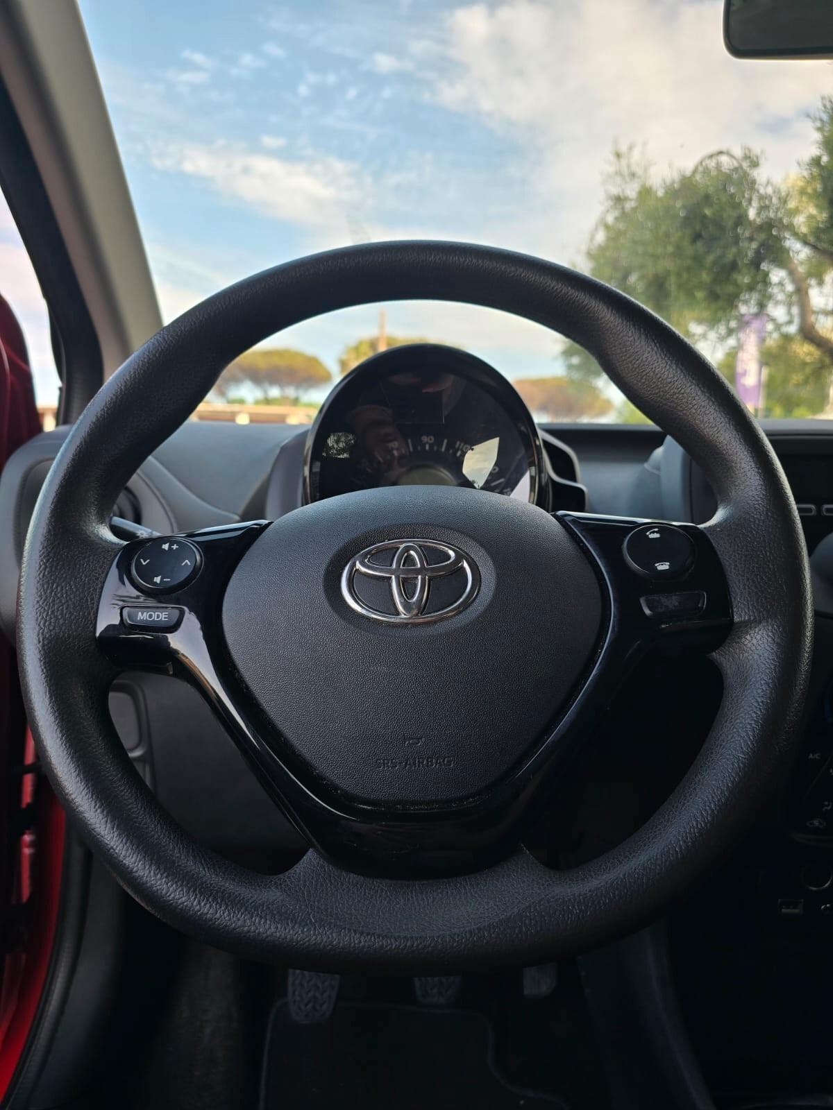 Toyota Aygo Connect 1.0 VVT-i 72 CV 3 porte x-cool