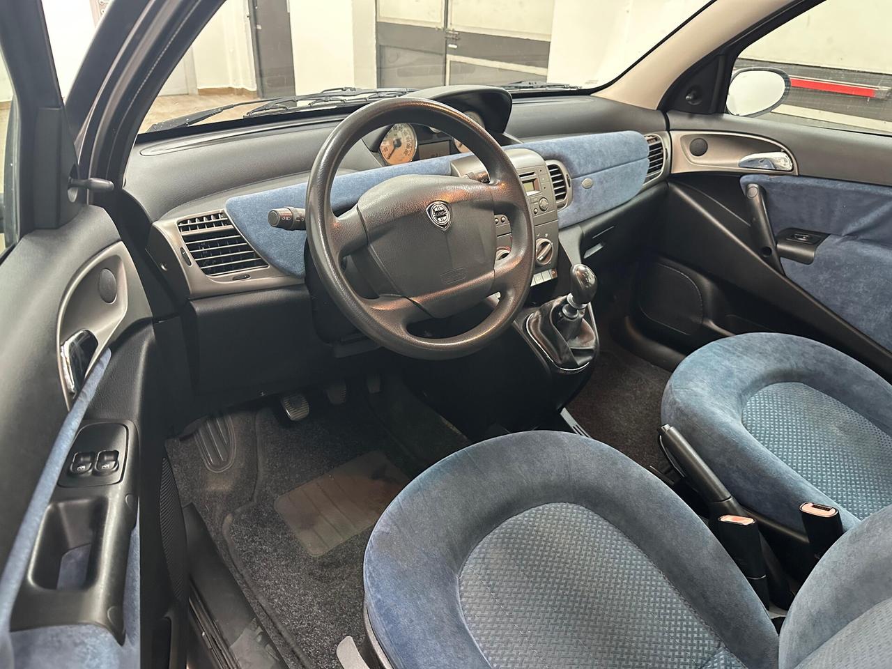 Lancia Ypsilon 1.2 60cv NEOPATENTATI