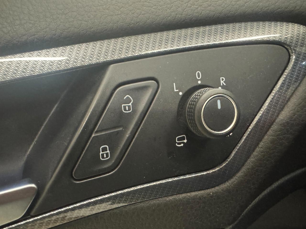 VOLKSWAGEN Golf 1.0 115 CV 5p. R-LINE **UNICO PROPRIETARIO**