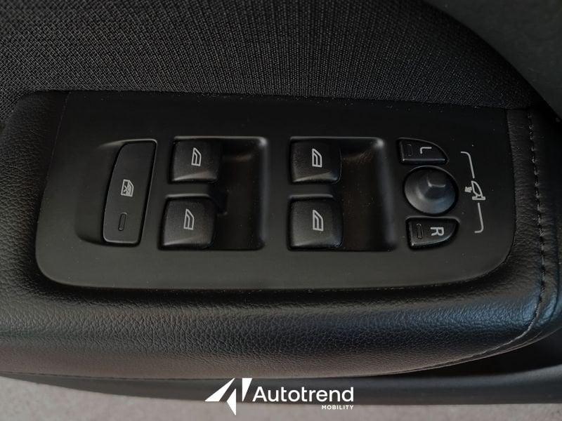 Volvo XC60 B4 197+14 CV AWD Automatica Mild Hybrid Momentum Pro