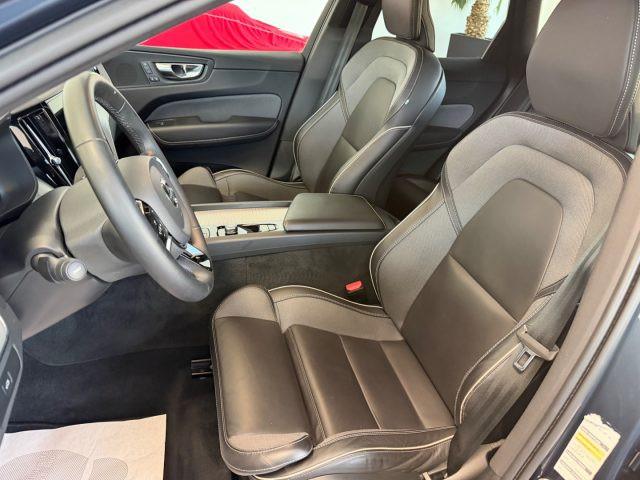 VOLVO XC60 B4 (d) AWD automatico Plus Dark