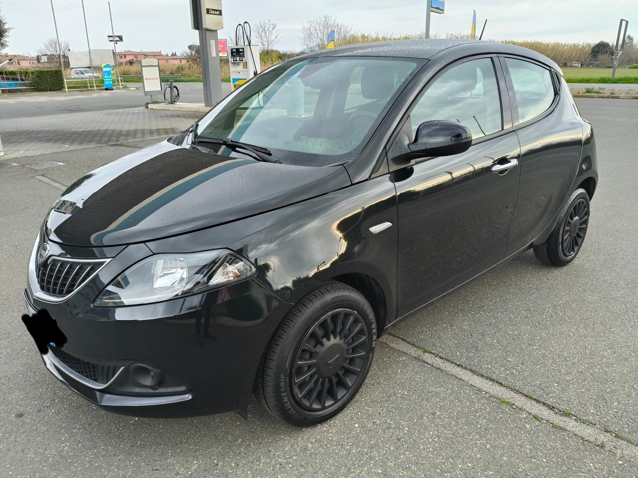 Lancia Ypsilon 1.0 FireFly 5 porte S&S Hybrid Silver