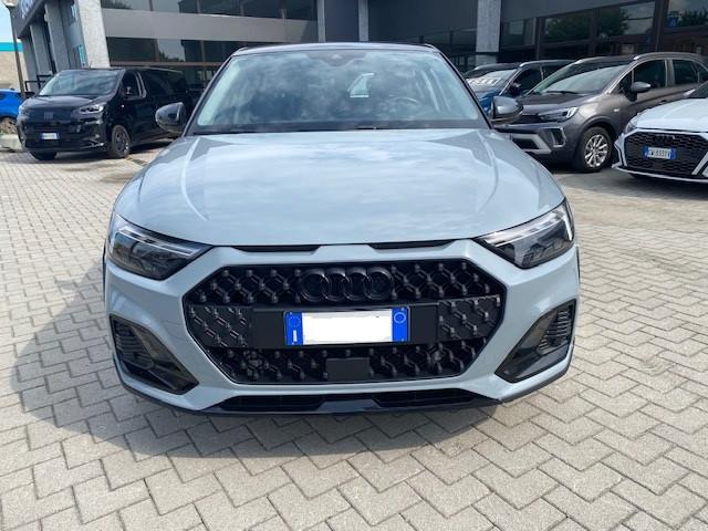 Audi A1 Citycarver 1.0 Identity Contrast 110cv s-tronic Occasione!