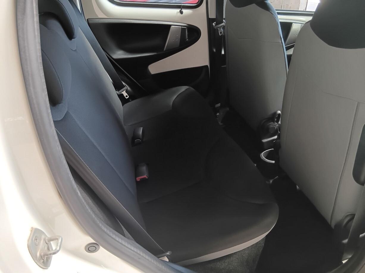 Toyota Aygo X-Cool 1.0 (68 cv)