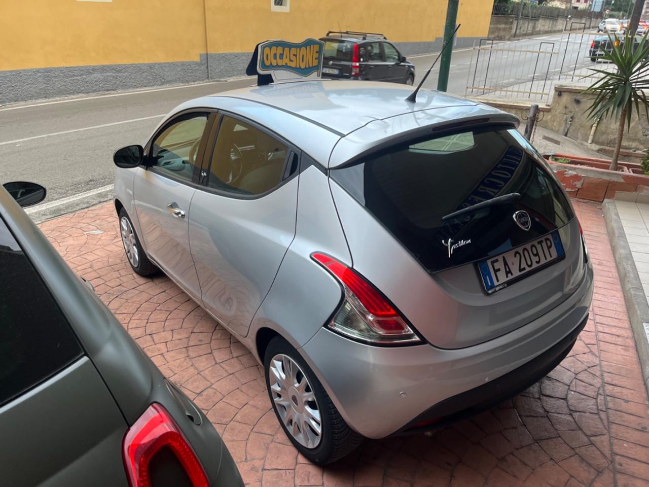 Lancia Ypsilon 1.3 MJT 16V 95 CV 5 porte