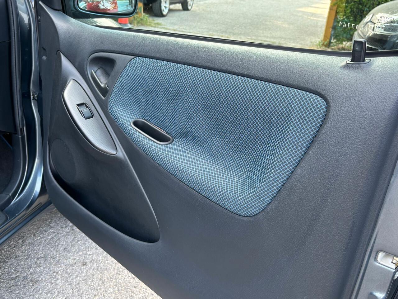 Toyota Yaris 1.0i 16V cat 3 porte Sol OK Neopatentati