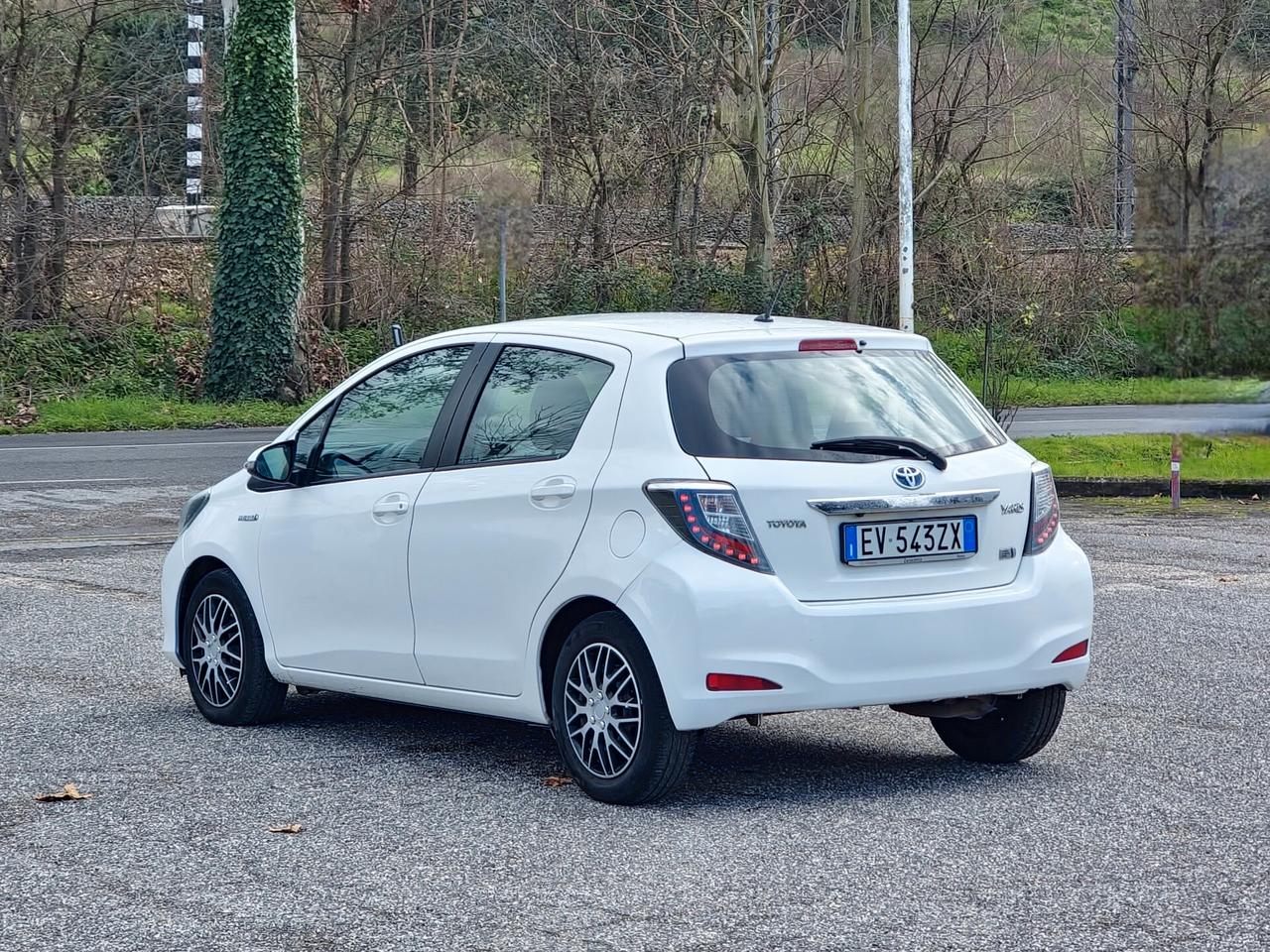 Toyota Yaris 1.5 Hybrid 5 porte Lounge Più 2014-E5B NEO