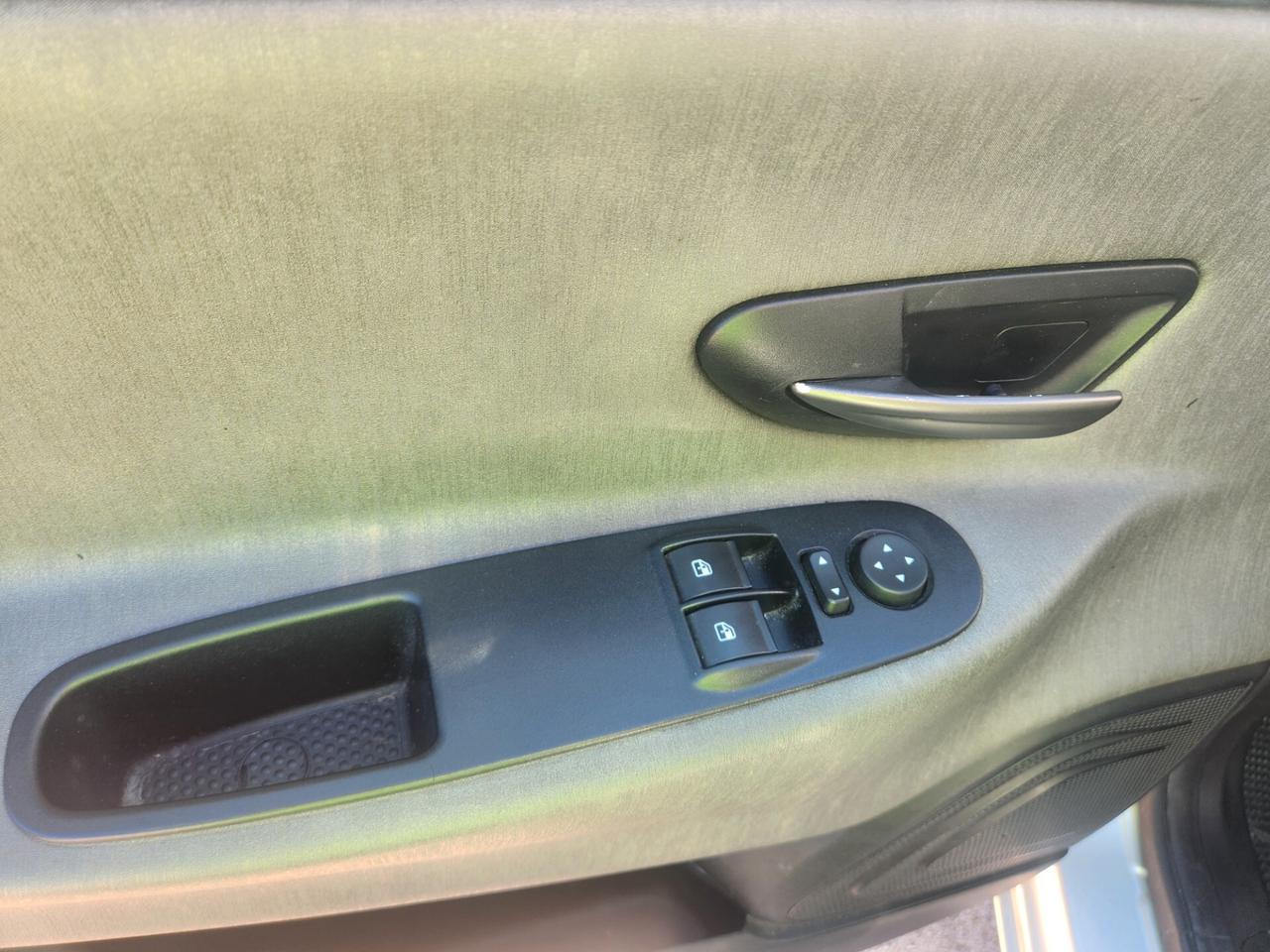 Lancia Ypsilon 0.9 TwinAir 85 CV 5 porte Metano Ecochic Silver