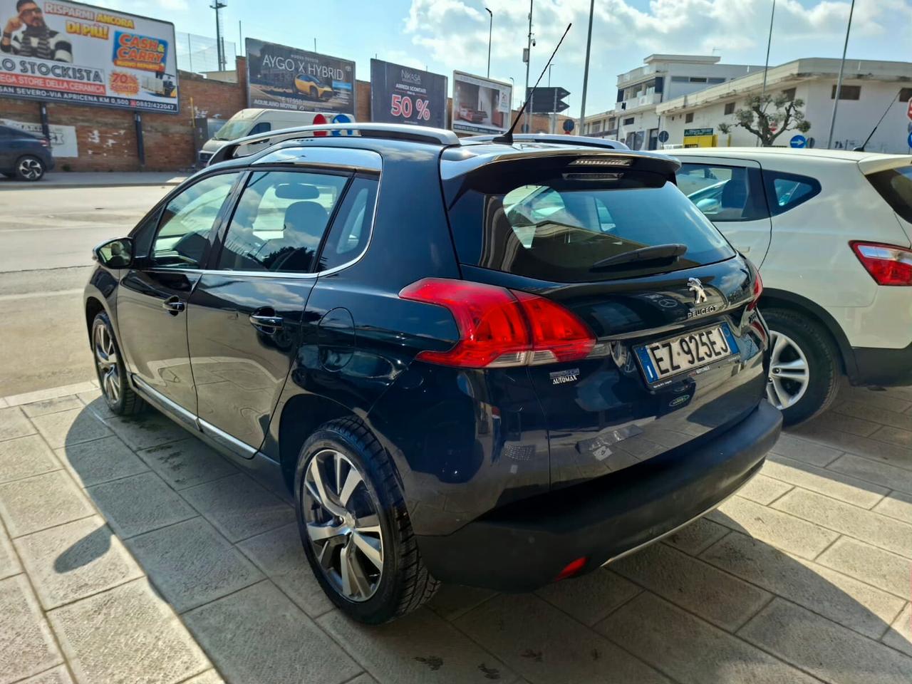Peugeot 2008 1.6 BlueHDi 100cv Black Matt 2015
