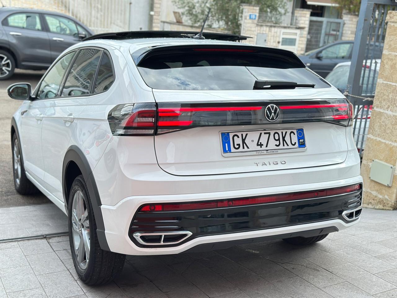 Volkswagen Taigo 1.0 TSI 110 CV R-Line- 10/2022 TETTO/LED