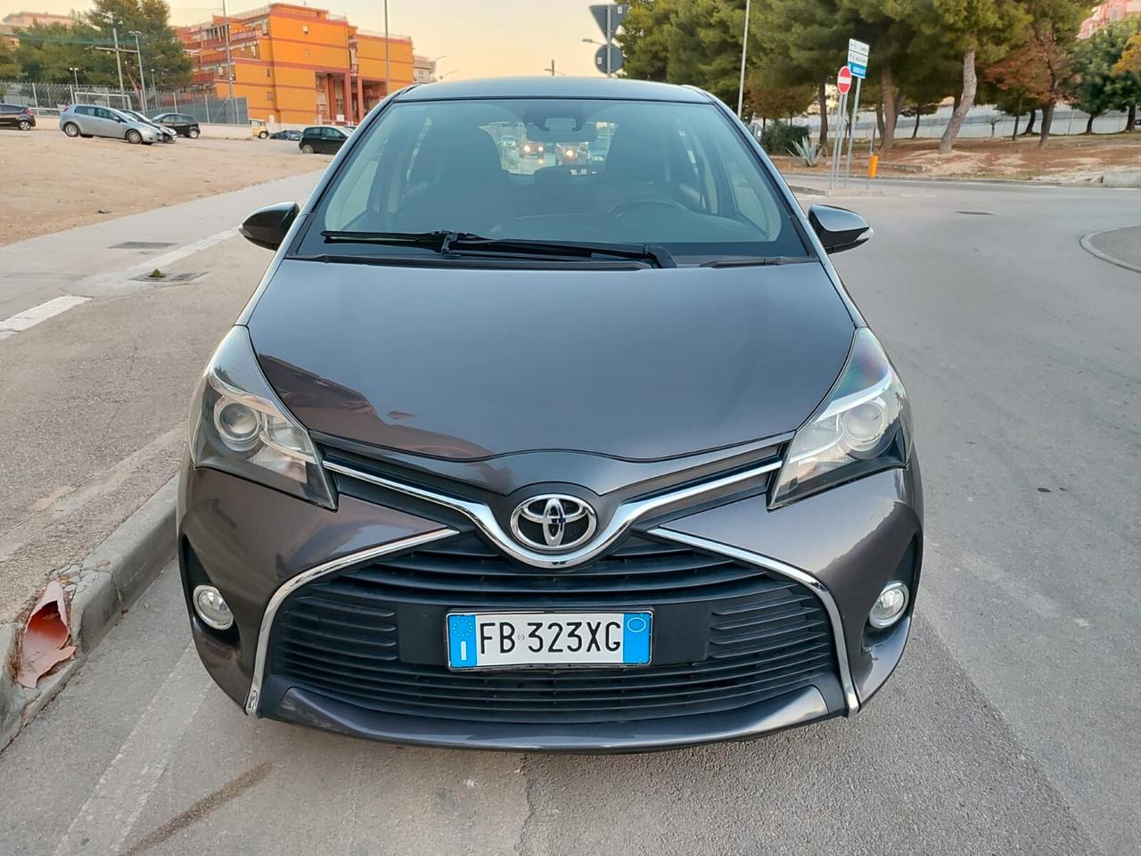 Toyota Yaris 1.4 Diesel ACTIVE 2015!!