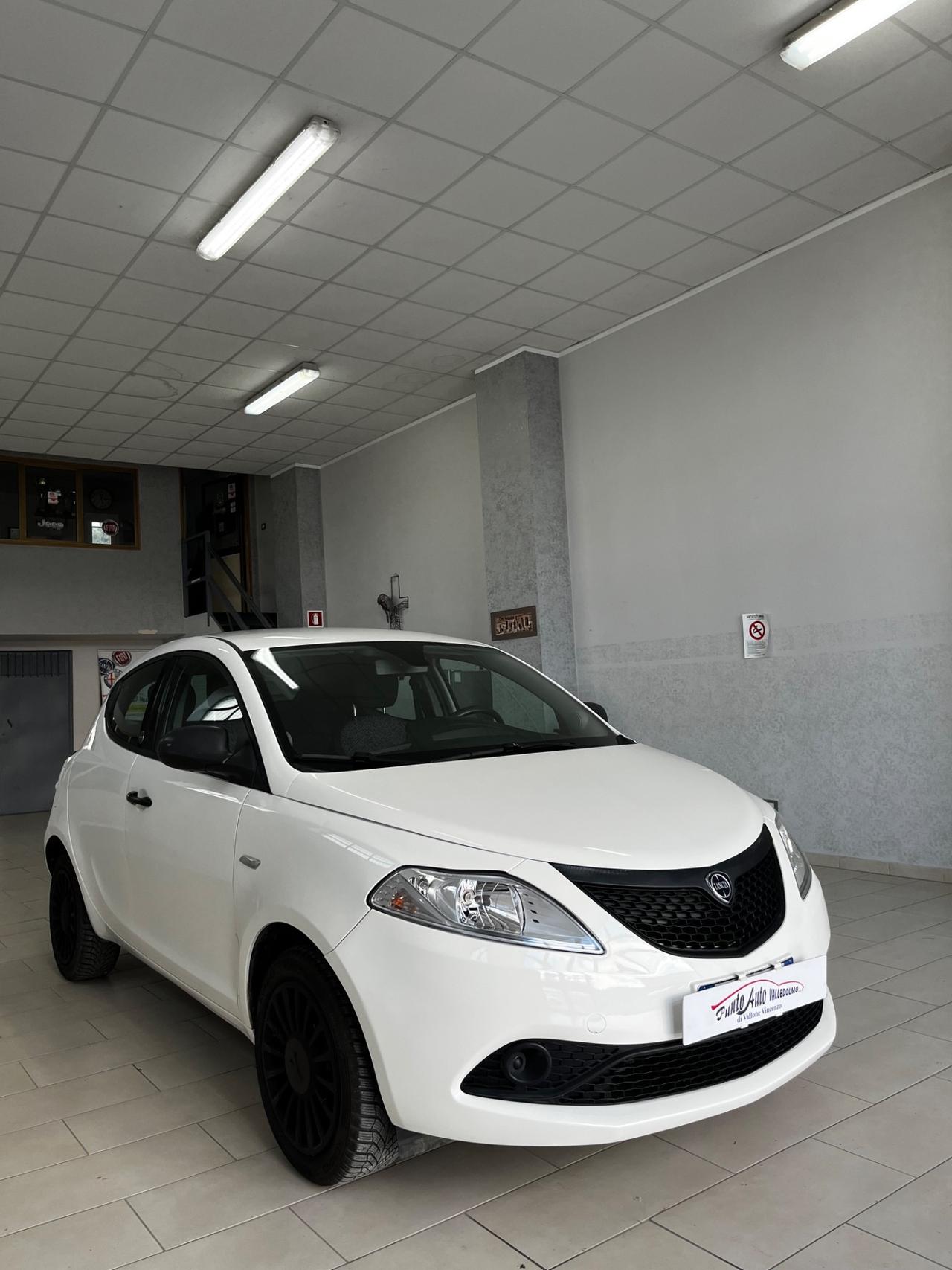 LANCIA YPSILON 1.0 FireFly 5 porte S&S Hybrid Ecochic Silver