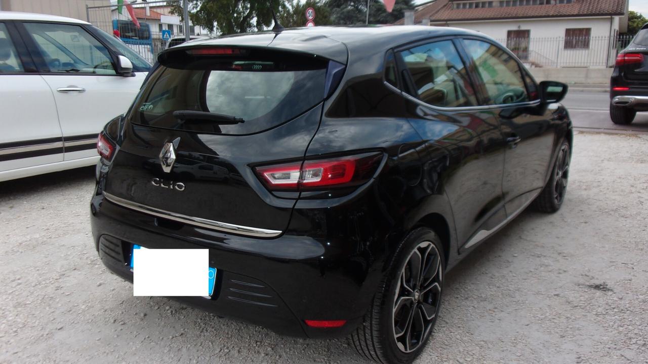 Renault Clio TCe 12V 90 CV 5 porte Moschino Intens