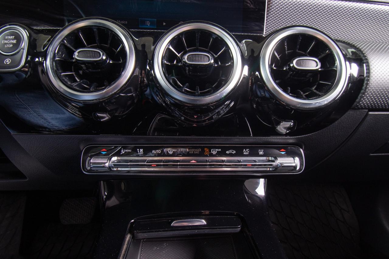 Mercedes-Benz A 180 D Sport Auto 116cv