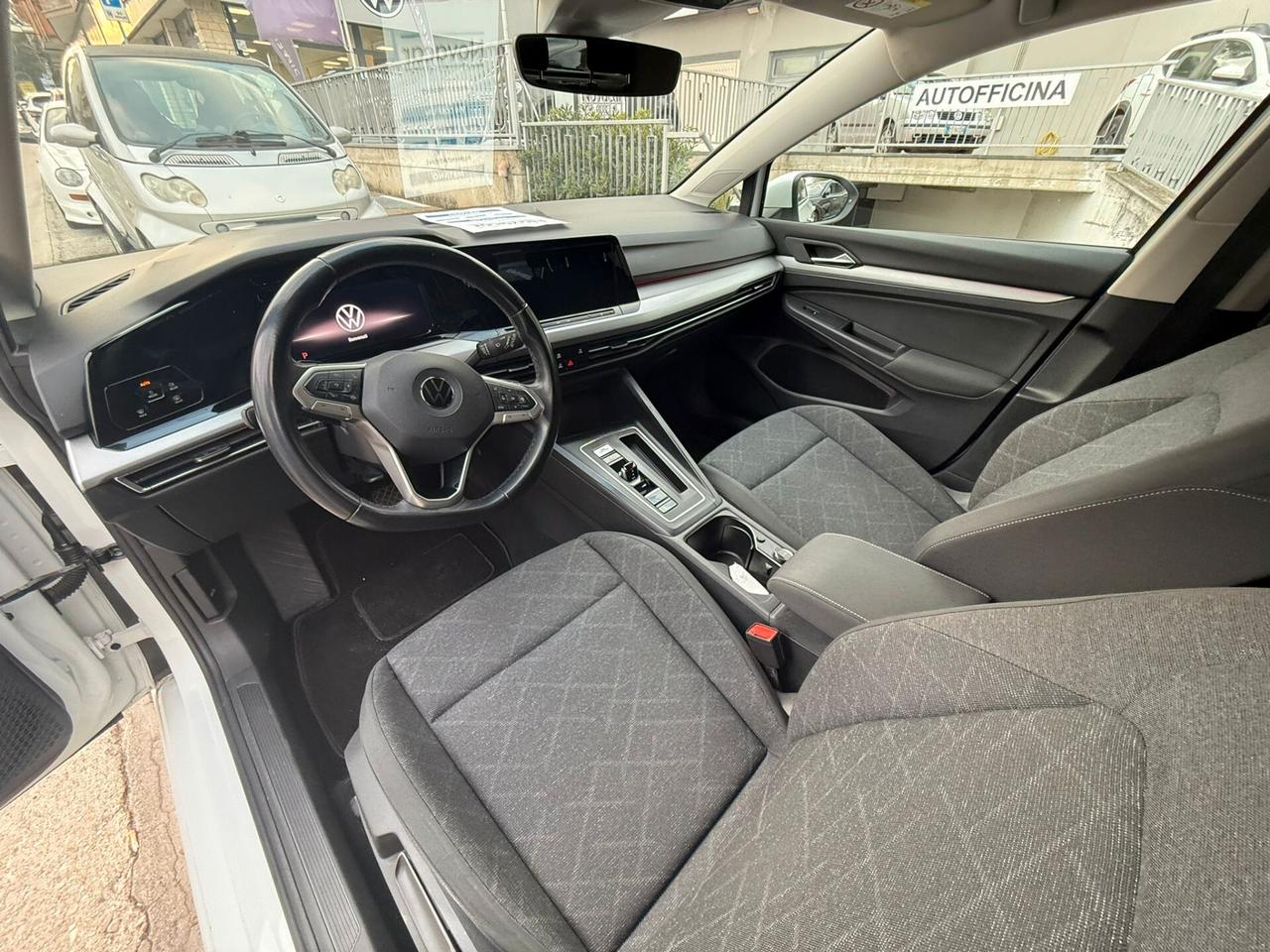 VOLKSWAGEN GOLF VIII 1,5 TGI 130 CV LIFE DSG MY21 5P