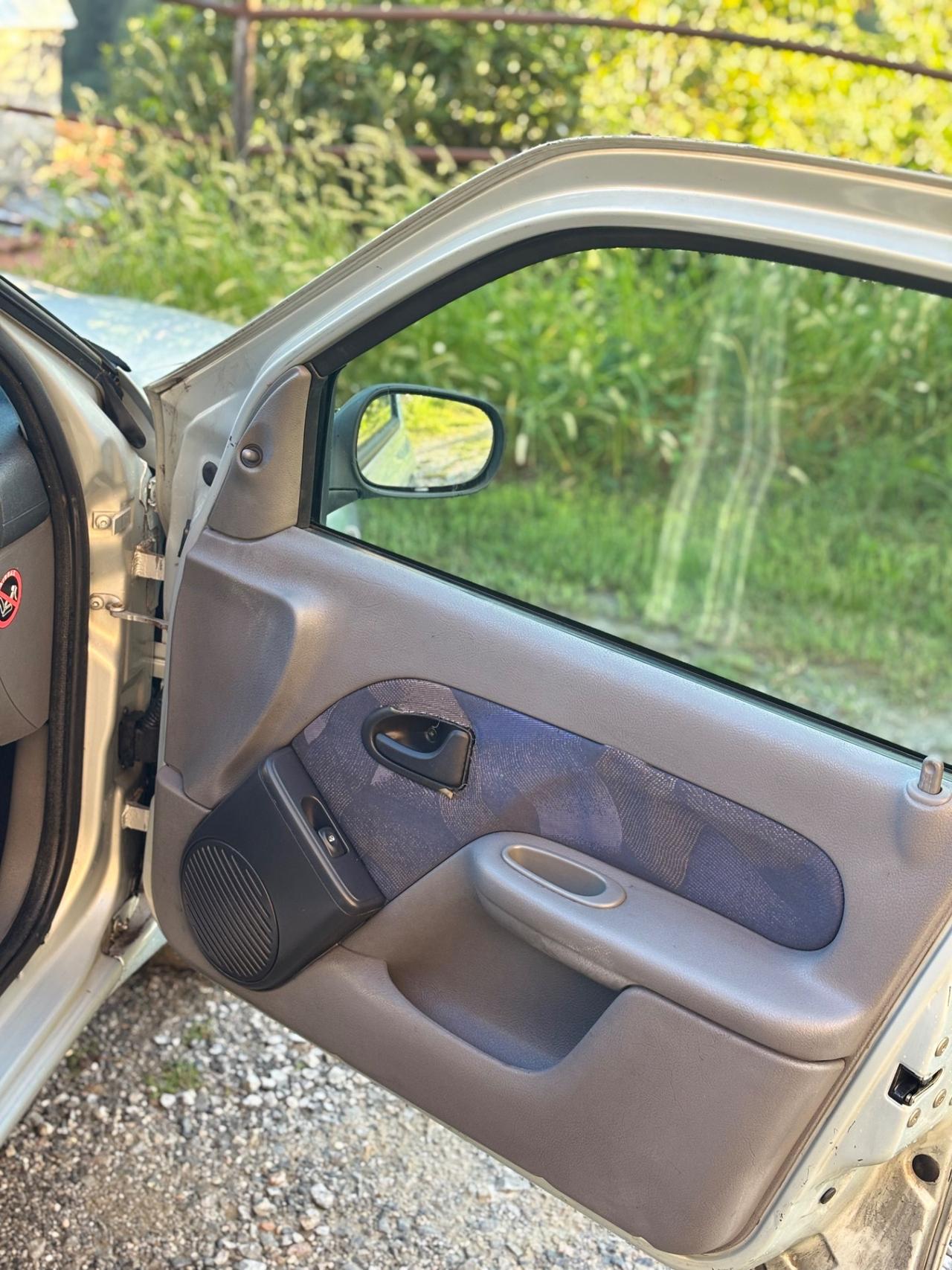 Renault Clio 1.4 16V OK NEOPATENTATI