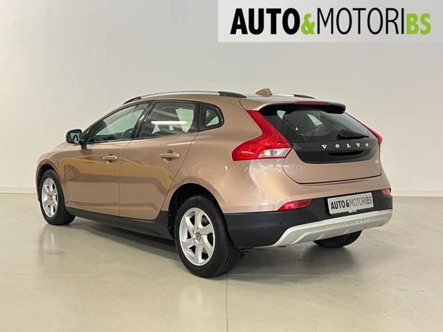 VOLVO V40 Cross Country D2 Momentum