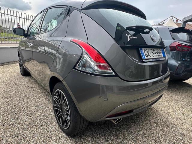 LANCIA Ypsilon 1.0 FireFly 5 porte S&S Hybrid Ecochic Silver