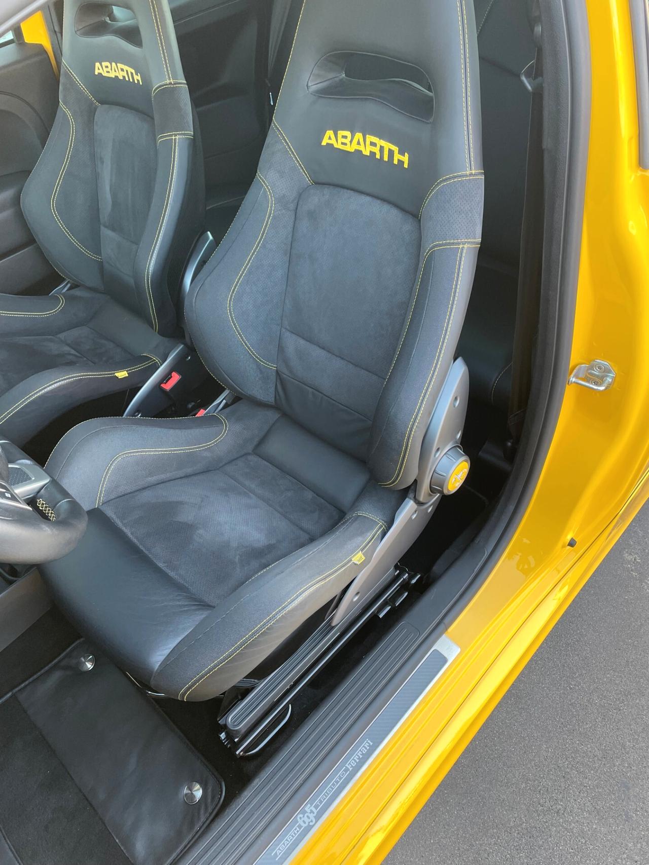 Abarth 500 695 Tributo Ferrari serie limitata 299 esemplari Giallo Modena