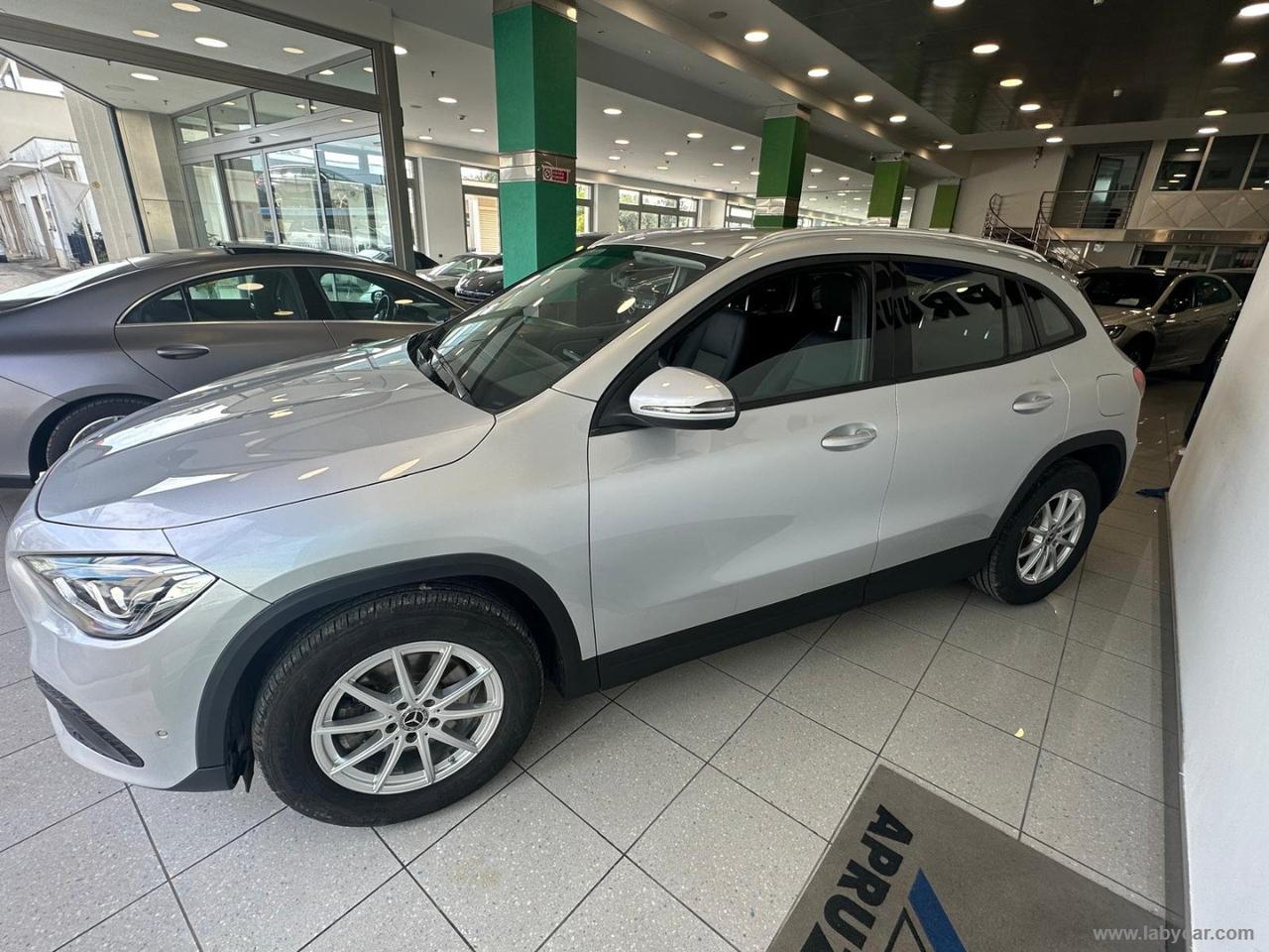 MERCEDES-BENZ GLA 200 d Automatic Business Extra
