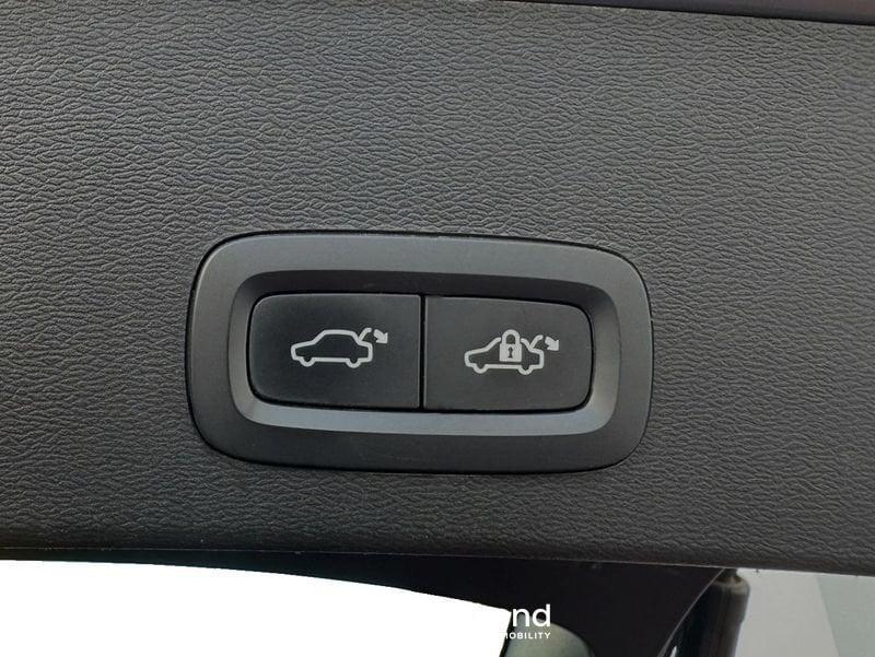 Volvo XC40 T2 129 CV Automatico Core N1 Autocarro