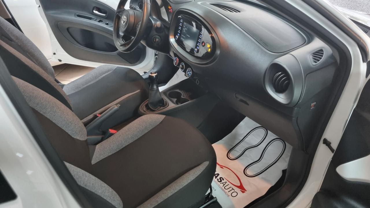 Toyota Aygo Connect 1.0 VVT-i 72 CV 5 porte x-play