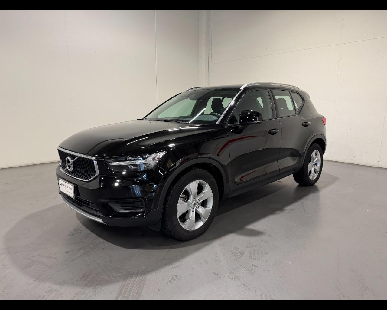 VOLVO XC40 B4 AWD MOMENTUM AUTO