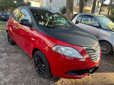 Lancia Ypsilon 1.2 69 CV 5 porte GPL Ecochic black&red