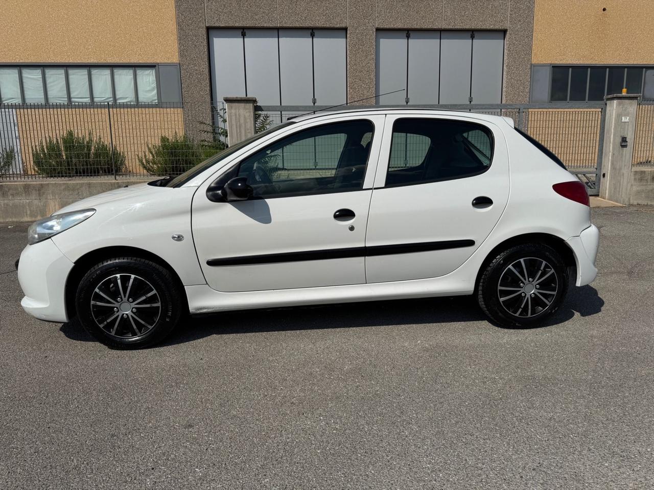 Peugeot 206 1.1 benzina. CON GARANZIA.