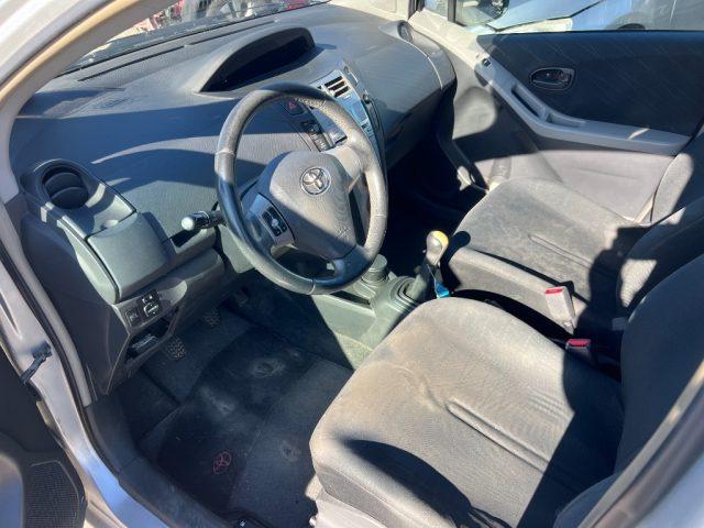 TOYOTA Yaris 1.0 5 porte
