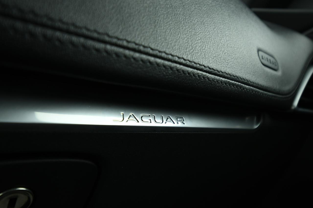 JAGUAR F-Pace 2.0d i4 Portfolio 180cv auto TETTO PANO+CAMERA+APP CONNECT