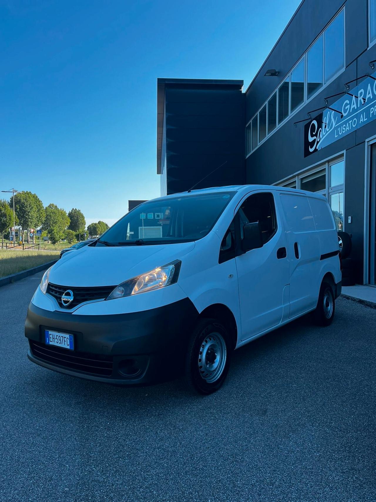 NISSAN NV200