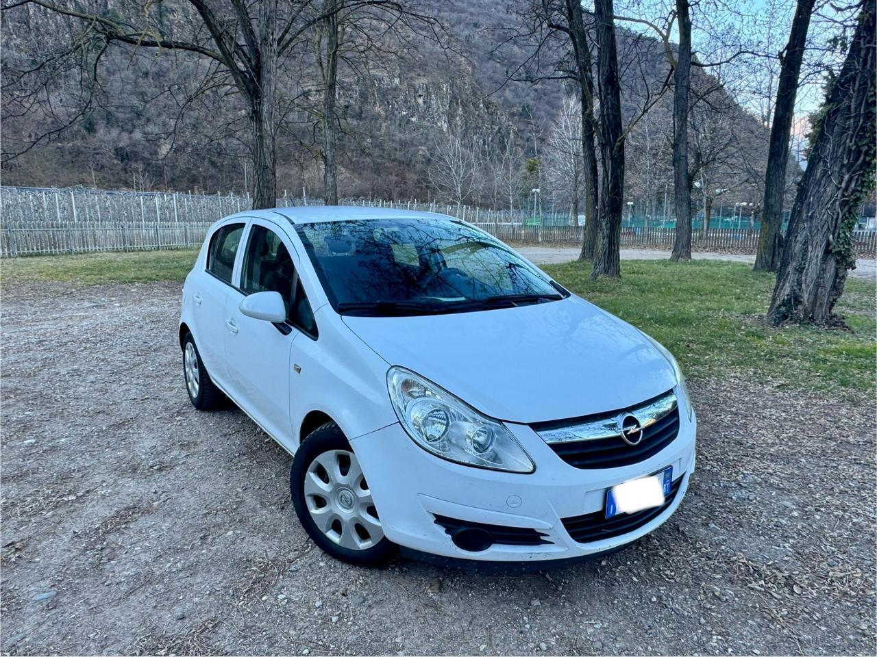 Opel Corsa 1.4 16V 5 porte Cosmo