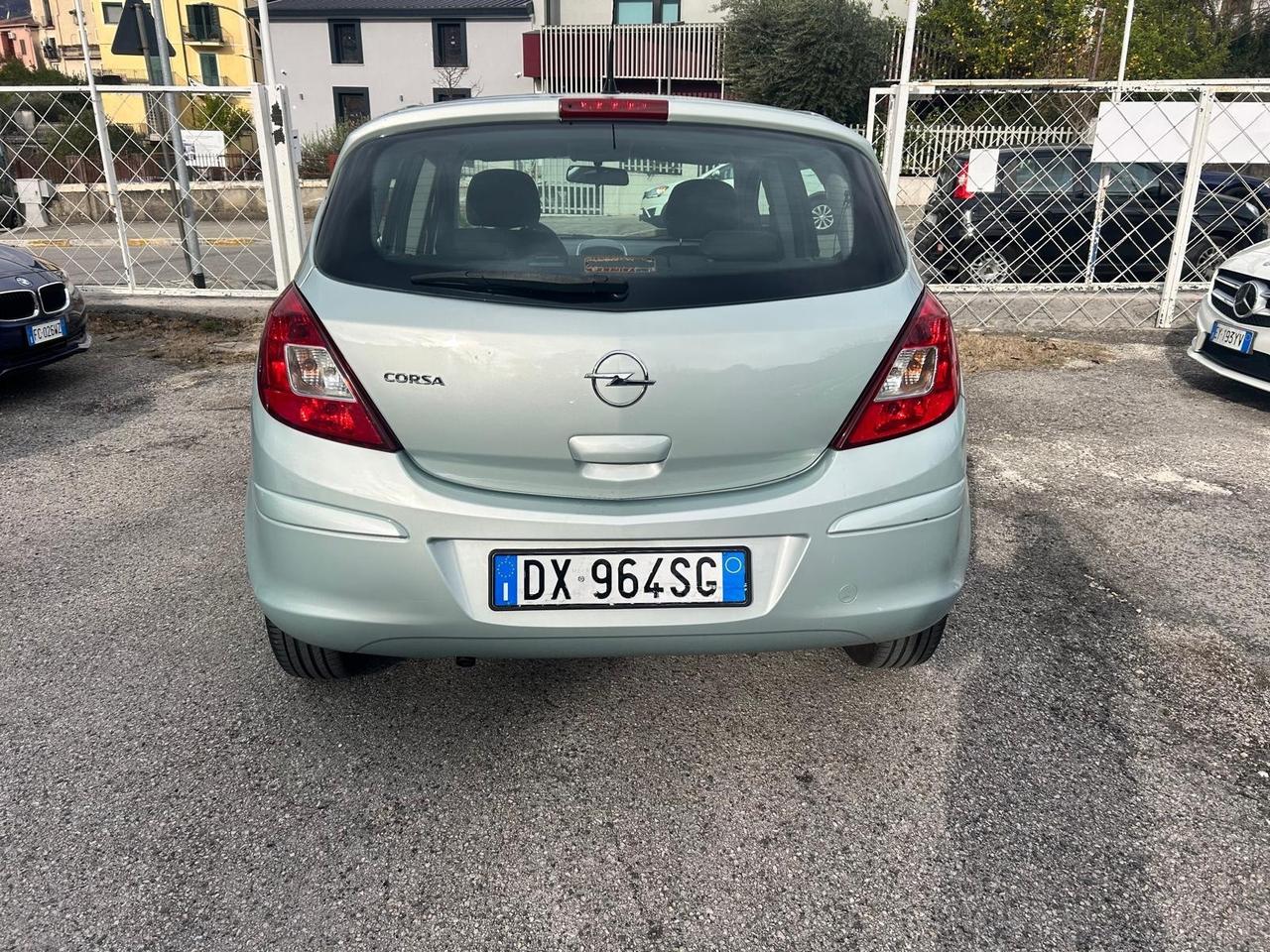 Opel Corsa 1.2 5 porte Cosmo