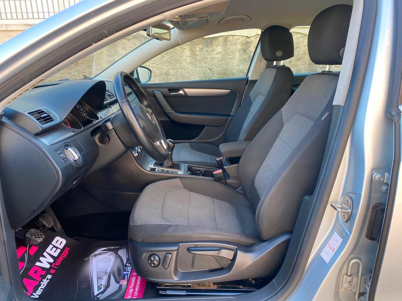 VOLKSWAGHEN PASSAT 1.6 TDI Highline NAVY 2014
