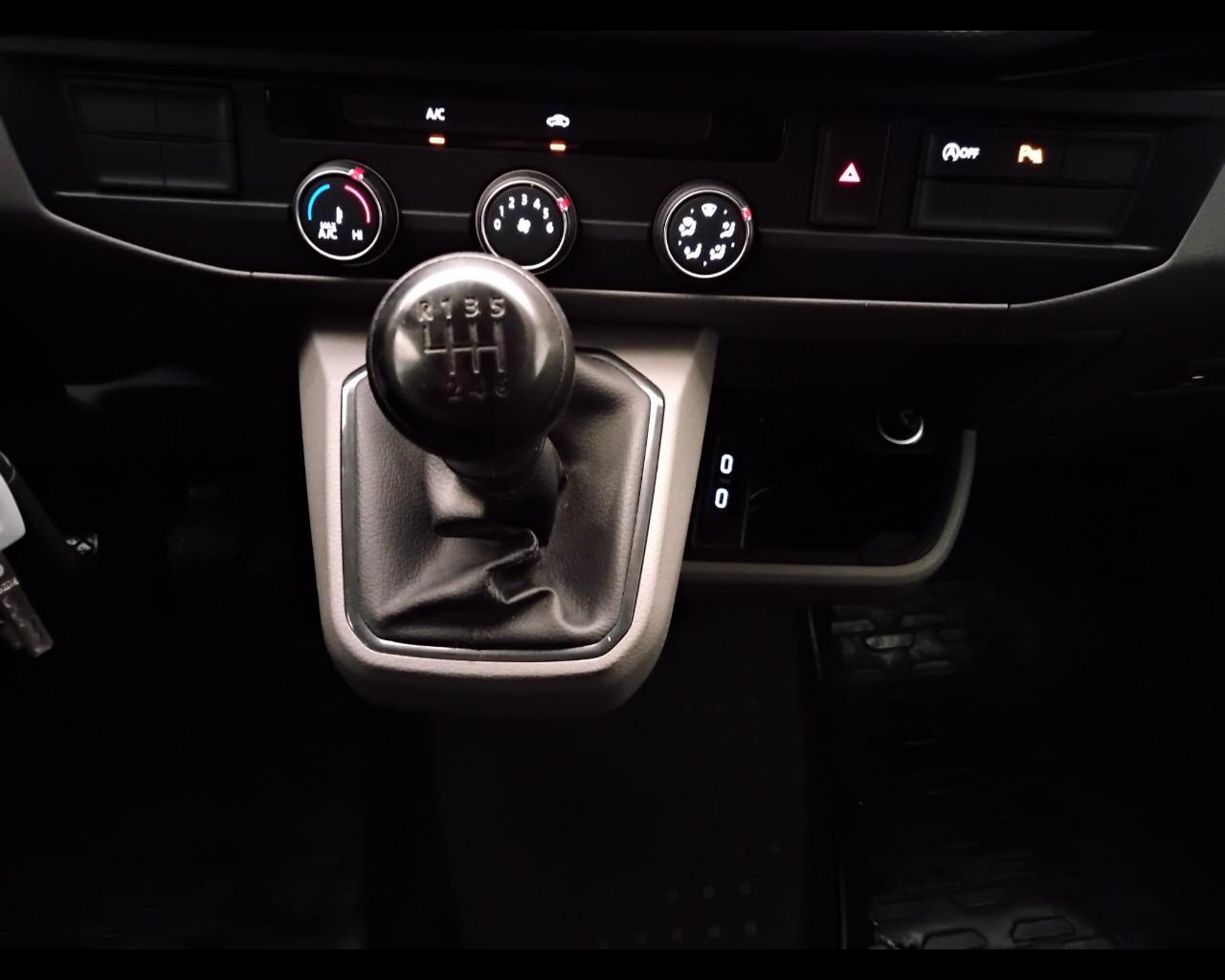 VOLKSWAGEN T6.1 Transporter 28 - T6.1 Transporter 28 2.0 tdi 150cv Busi