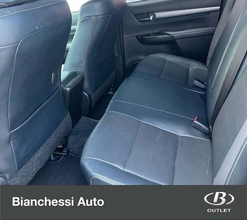 Toyota Hilux 2.8 D-4D A/T 4WD 48V 4 porte Double Cab Invincible
